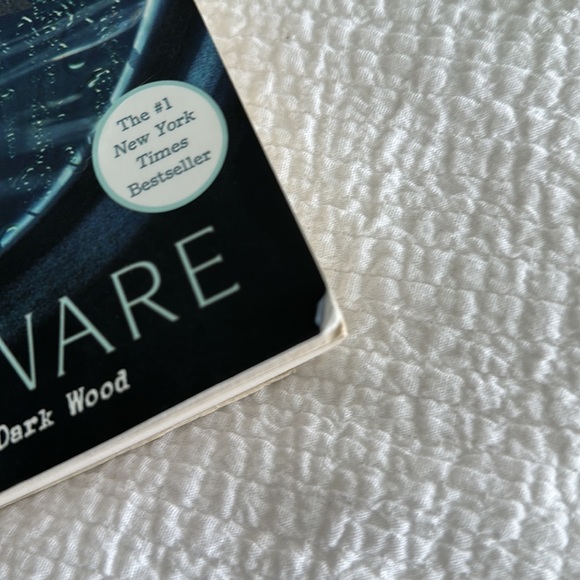 Ruth Ware book- The women in CABIN 10, also author of in the dark, dark wood. - Picture 6 of 8